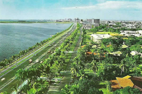 Roxas Boulevard back when it was called Dewey Boulevard