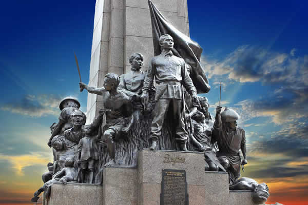 Monumento ni Andrés Bonifacio pays honor to the Katipunan founder who exemplifies the indomitable spirit of freedom-loving Filipinos